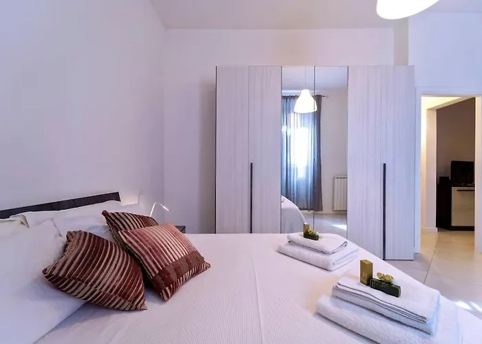Savonarola Comfy Flat